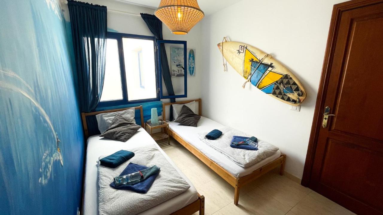 Red Star Surf & Yoga Camp Lanzarote Hostel Φαμάρα Εξωτερικό φωτογραφία