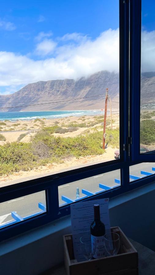 Red Star Surf & Yoga Camp Lanzarote Hostel Φαμάρα Εξωτερικό φωτογραφία