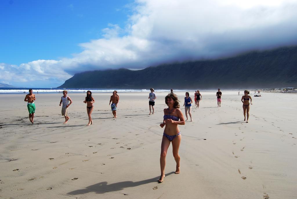 Red Star Surf & Yoga Camp Lanzarote Hostel Φαμάρα Εξωτερικό φωτογραφία