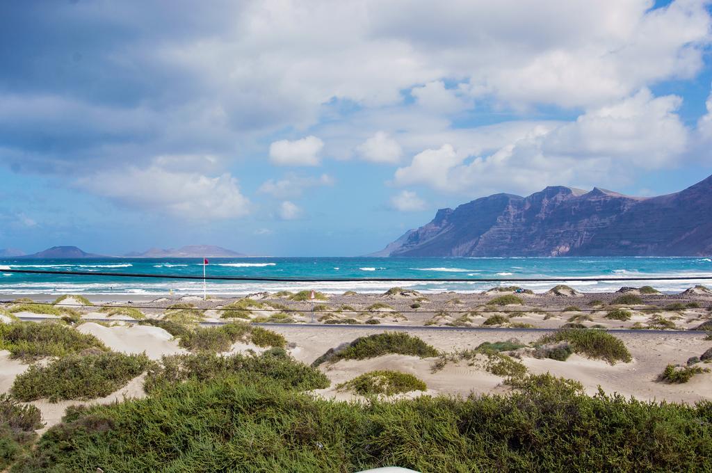 Red Star Surf & Yoga Camp Lanzarote Hostel Φαμάρα Εξωτερικό φωτογραφία