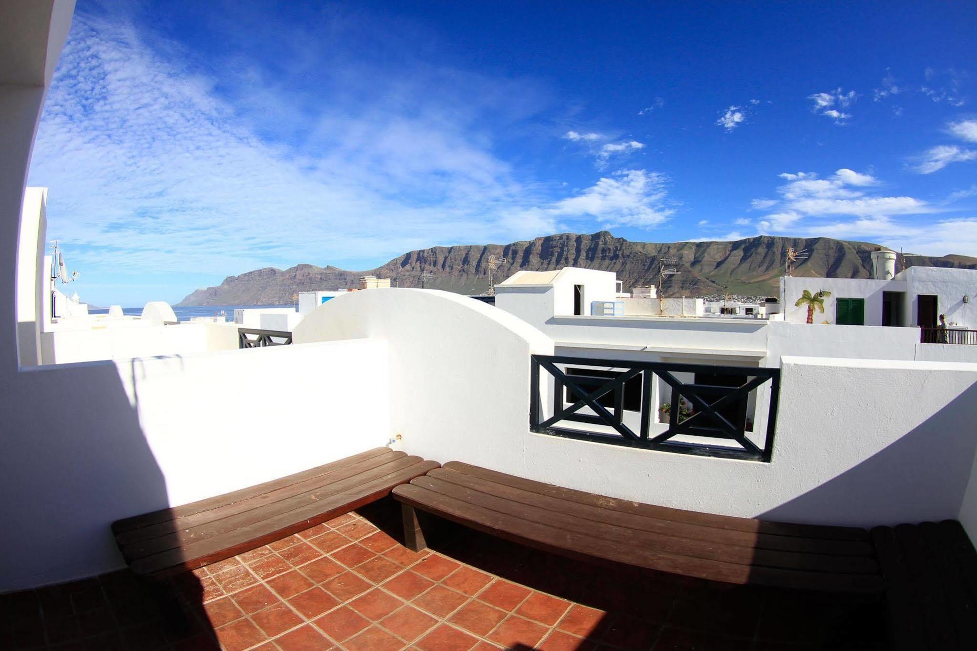 Red Star Surf & Yoga Camp Lanzarote Hostel Φαμάρα Εξωτερικό φωτογραφία