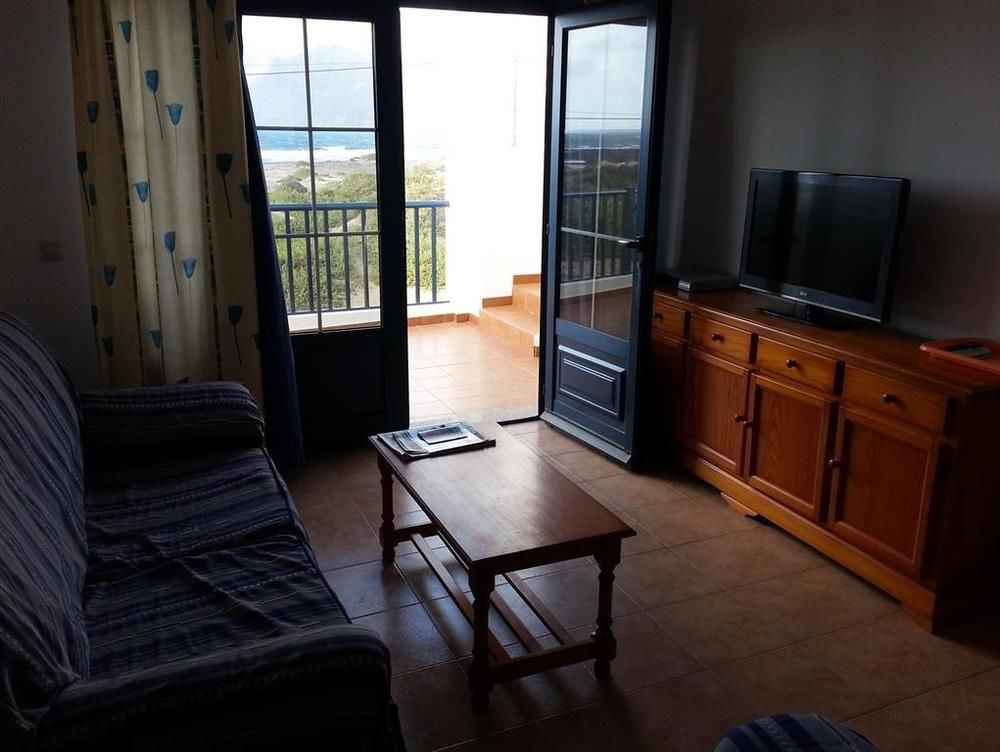 Red Star Surf & Yoga Camp Lanzarote Hostel Φαμάρα Εξωτερικό φωτογραφία
